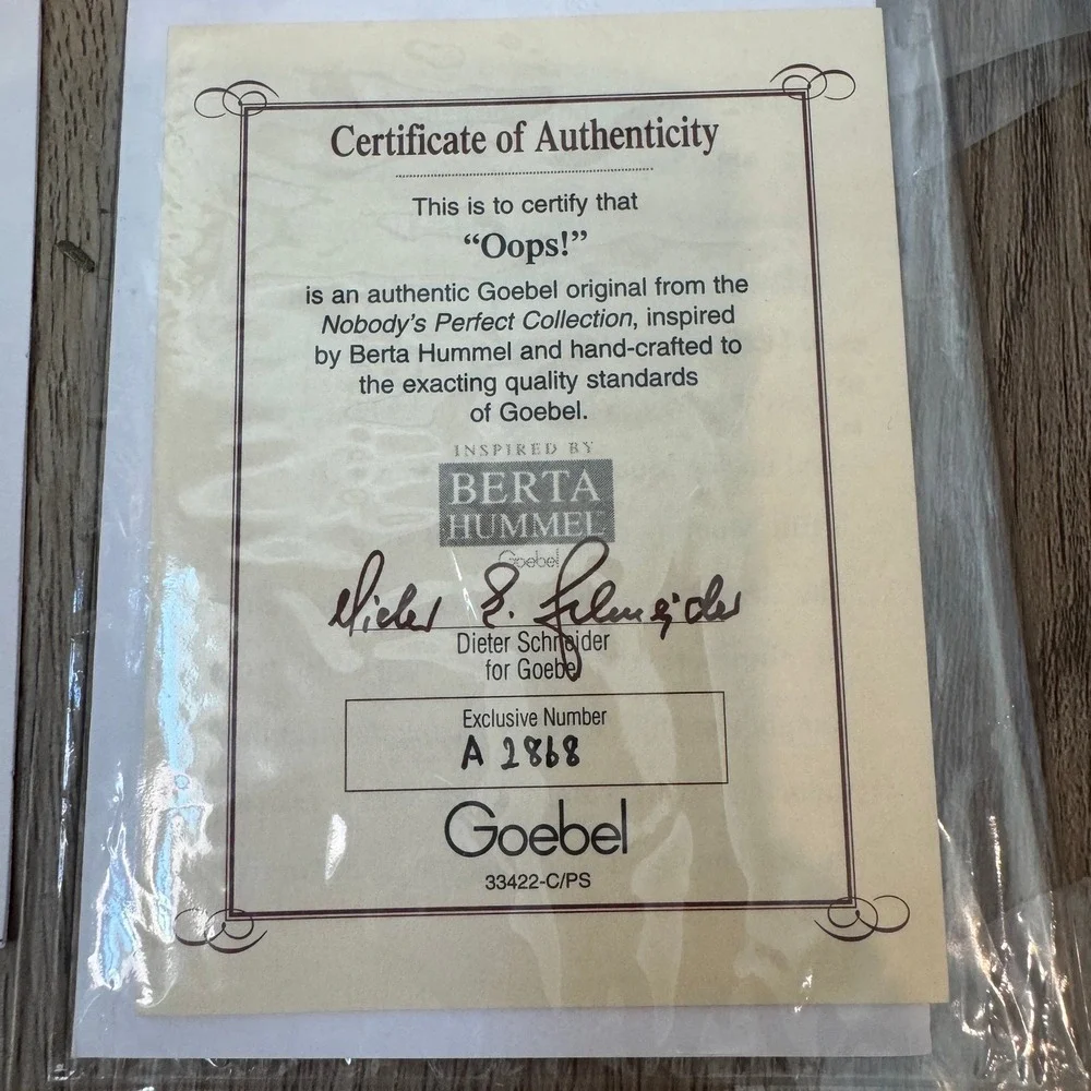 Goebel Berta Hummel Oops! Figurine BH 125 Nobodys Perfect Collection Box COA